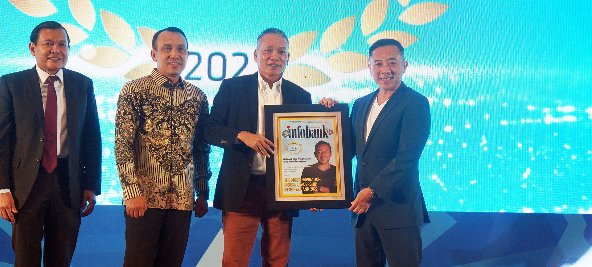 Dinobatkan sebagai The Most Inspirational Digital Leadership in Rural Bank 2022, Alex P. Chandra Sampaikan BPR Bersatu Tak Bisa Dikalahkan